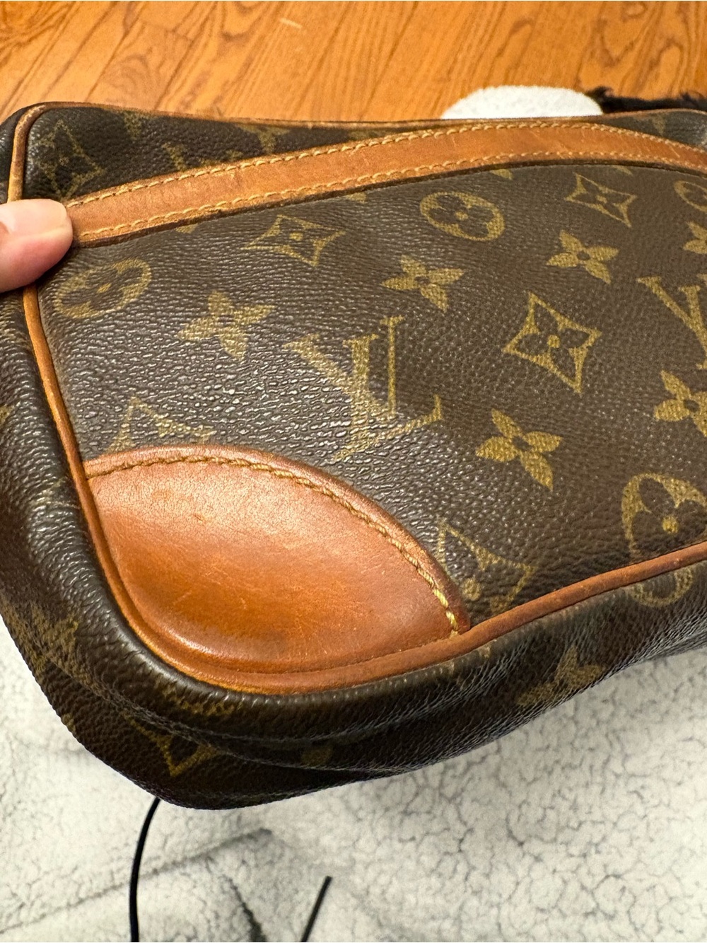 AUTH Vintage Louis Vuitton Monogram Crossbody Camera Bag - Date Code 874 TH - Picture 12 of 17